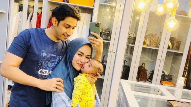 Instagram/@medinazein