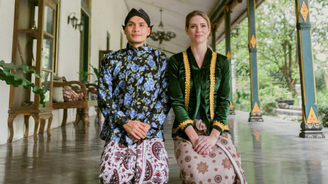 Randy pangalila dan istri