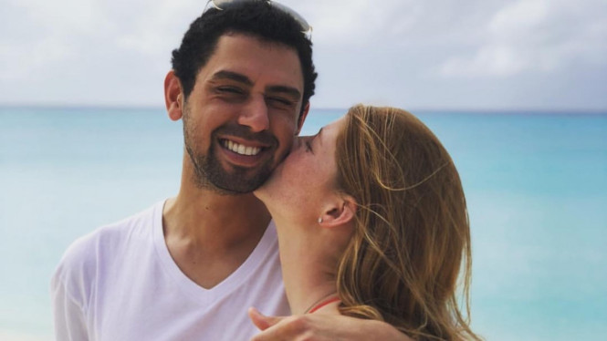 Jennifer gates, Nayel