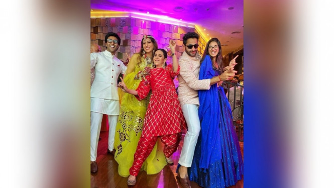 Kareena Kapoor - Karisma Kapoor