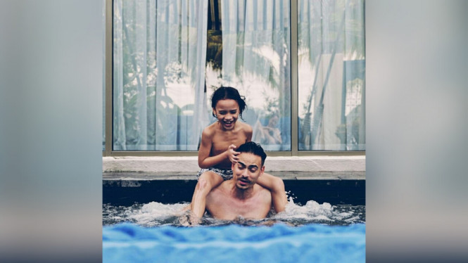 Ashraf Sinclair - Noah Sinclair