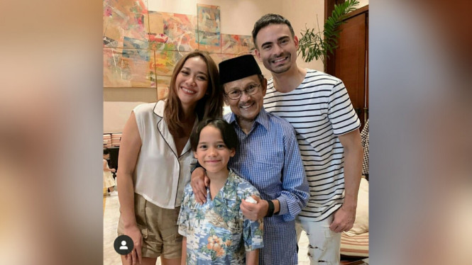 Ashraf Sinclair - Noah Sinclair