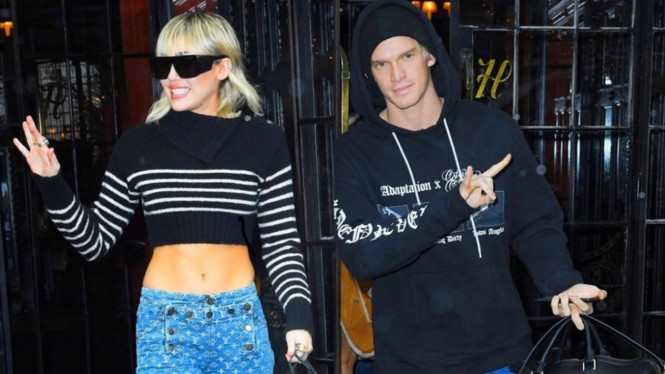 Miley Cyrus, Cody Simpson