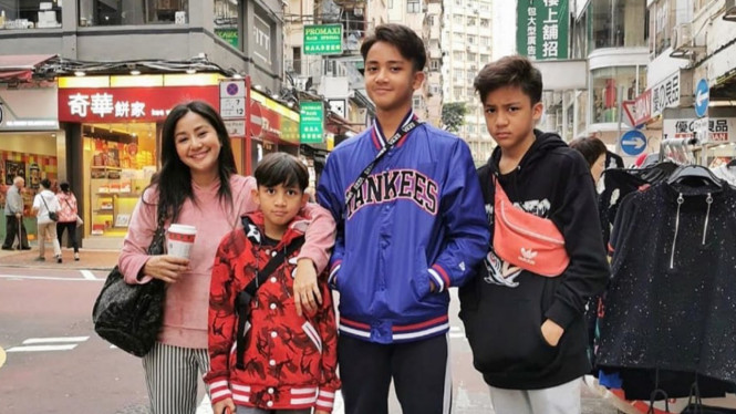 Amara dan Frans Mohede