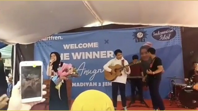 Tiara Idol dan pacar