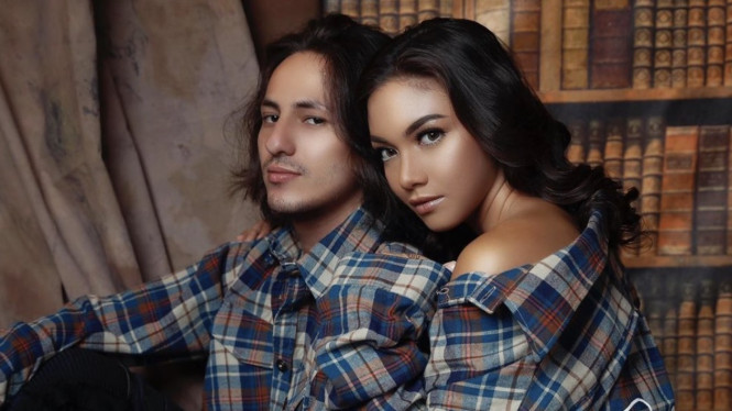 Dylan Carr dan Angela Gilsha