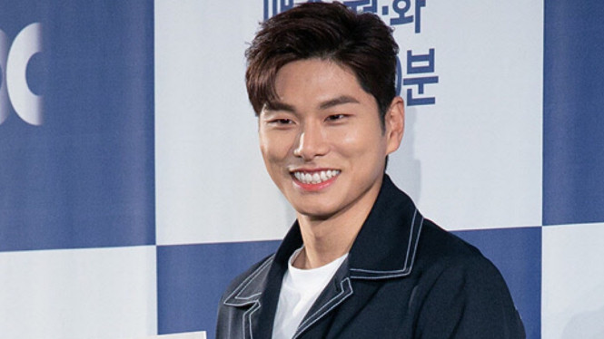 Lee Yi Kyung