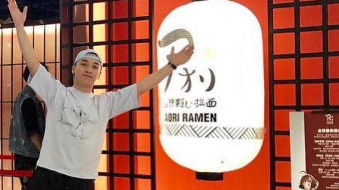 Seungri @ Aori Ramen