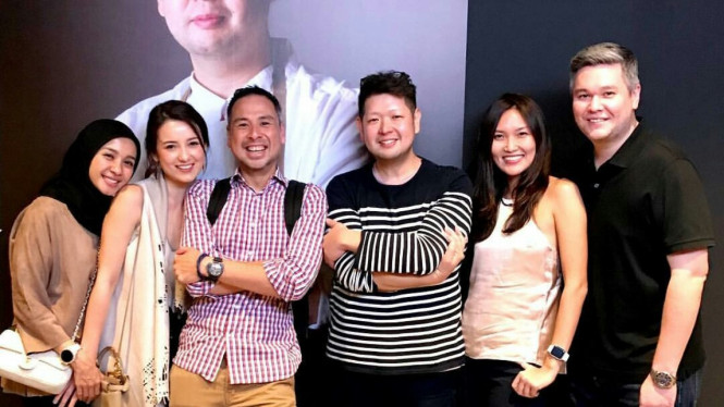 Julie Estelle dan pacar, pembalap David Tjipto