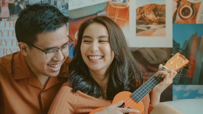 Joshua Suherman dan Clarine Clay