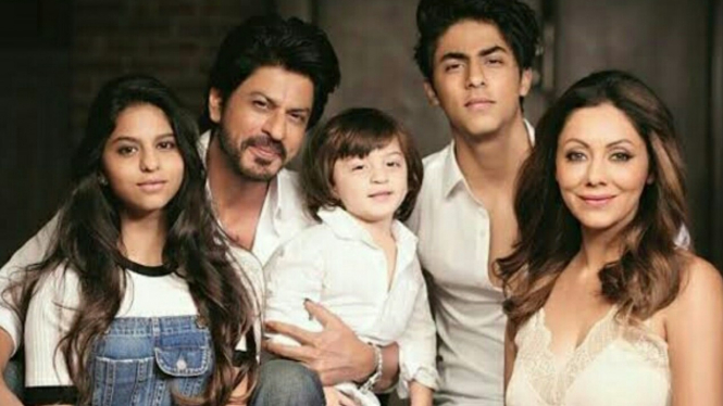 Gak Mau Disebut Muslim dan Hindu, Apa Agama Anak Shah Rukh Khan?