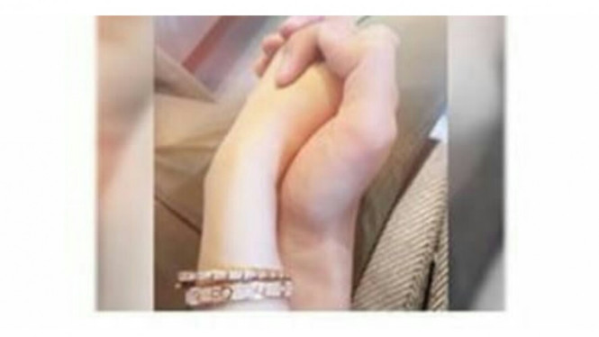 Syahrini dan papa angkat