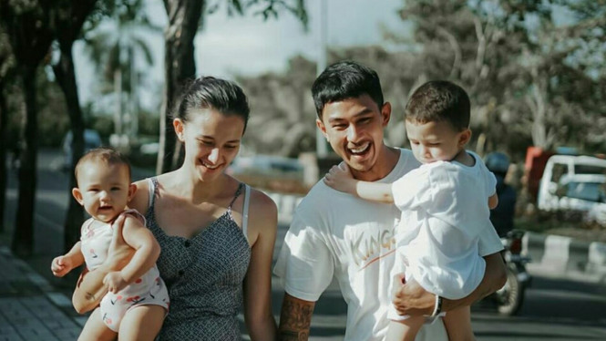 Fandy Christian - Dahlia Poland