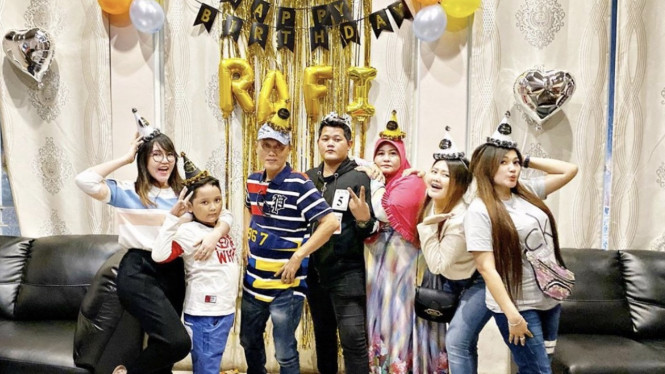 adik via vallen corona