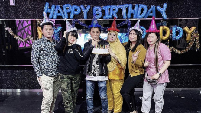 adik via vallen corona