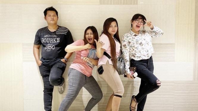 adik via vallen corona