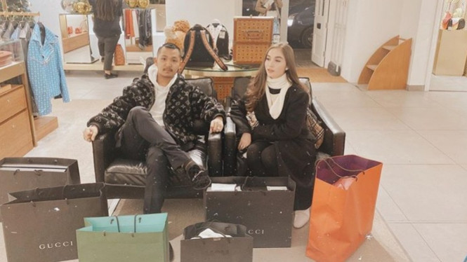 Gusti Ega dan Elina Joerg