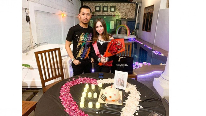 Gusti Ega dan Elina Joerg