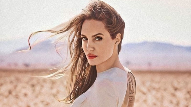 Instagram/@angelinajolieofficial._