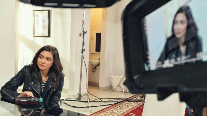 Instagram/@angelagilsha