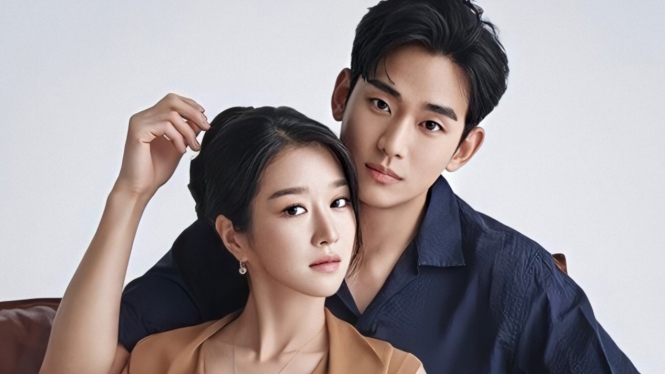 Kim Soo Hyun Pakaikan Jaket untuk Seo Ye Ji, Fans Rela Mereka Nikah