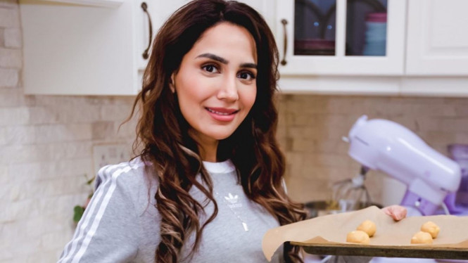 Instagram/@amenakhan