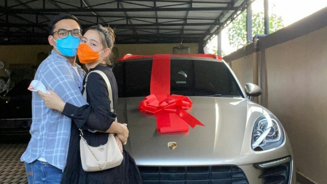 Instagram/@laura_theux