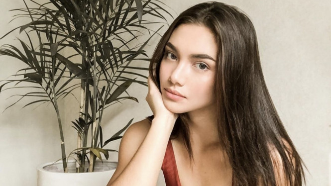 instagram/@angelagilsha