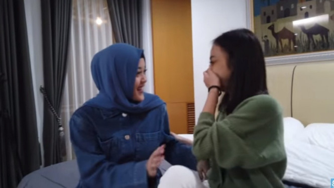 YouTube Putri Delina