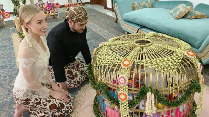 Instagram/@varshaadhikumoro