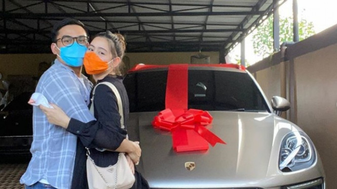 Instagram/@laura_theux