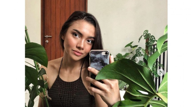 Instagram/@angelagilsha