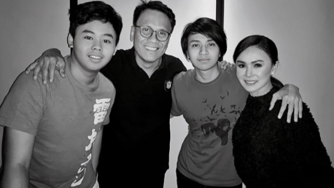 Instagram/@yunishara36