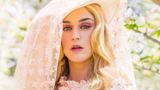 Hamil Duluan, Agama Katy Perry Terkuak Diduga Sempat Goyah