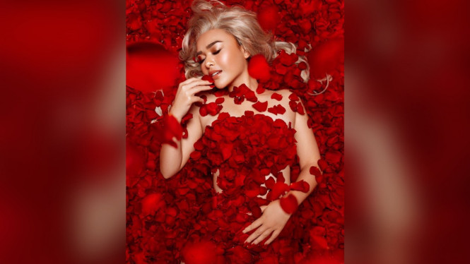 Instagram/@amandamanopo