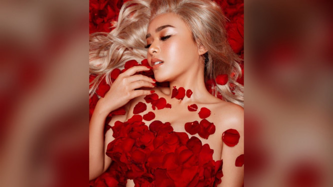 Instagram/@amandamanopo