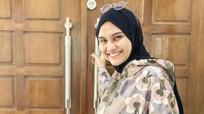 Instagram/zeezeeshahab