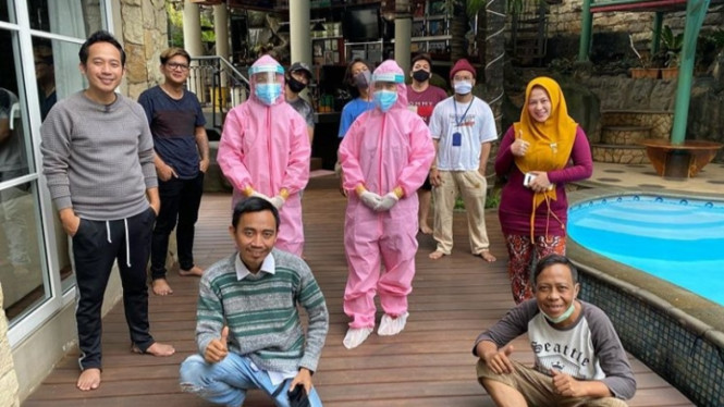 Instagram/dennycagur