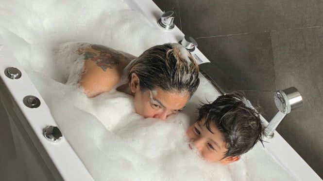 Instagram/@nikitamirzanimawardi_17