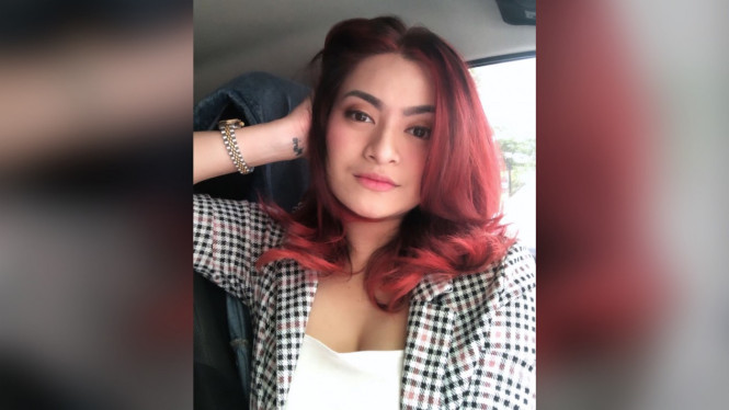 Instagram/@nathalieholscher