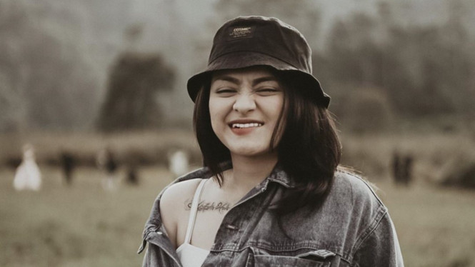 Instagram/@nathalieholscher