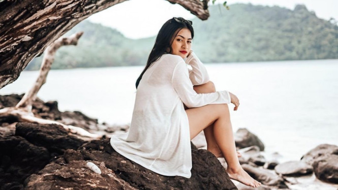 Instagram/@nathalieholscher