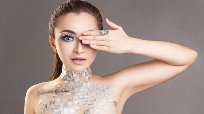 Instagram/@nathalieholscher