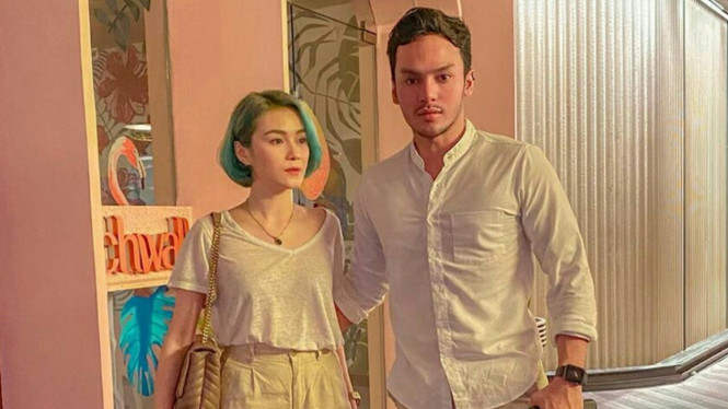 Instagram/@darathevirgin