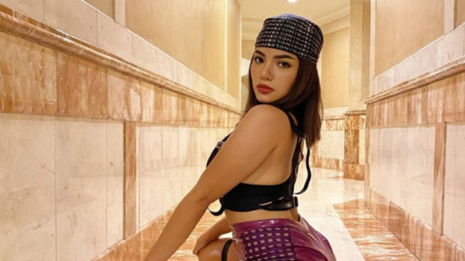 instagram/dinar_candy