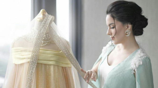 Instagram/@sallyadelia