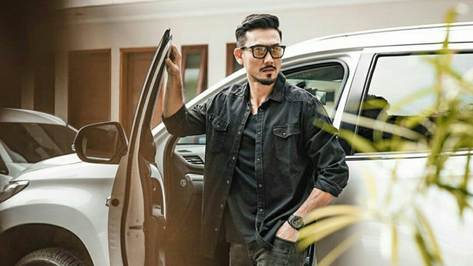 Instagram/@sumargodenny