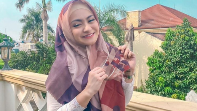 Instagram/nathalieholscher