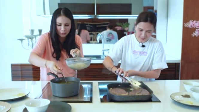 Youtube/Momo YouTube Channel