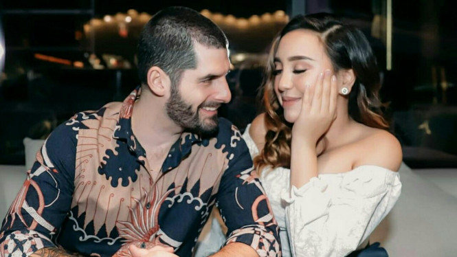 Instagram/@salmafinasunan